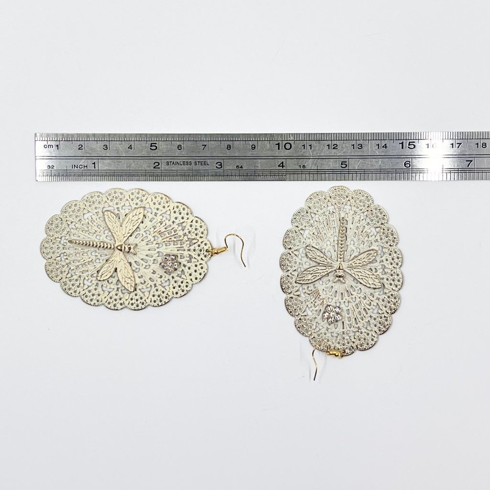 NWT - Charming Charlie - Oval Filigree Dragon Fly Gold Tone Fishhook Earrings - Picture 4 of 9